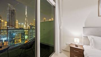 Minibar, caja de seguridad en la habitación y decoración personalizada