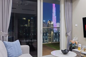 2 Bedroom Apartment - High Floor & Full Burj Khalifa view | Area keluarga | Smart TV 55-inci dengan saluran TV digital