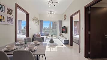 2 Bedroom Apartment - High Floor & Full Burj Khalifa view | Área de estar | Smart TV 55 polegadas com canais digitais