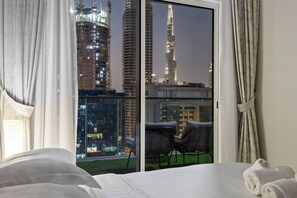 1 Bedroom Apartment - Burj Khalifa View | Minibar, coffre-fort, décor unique, ameublement unique