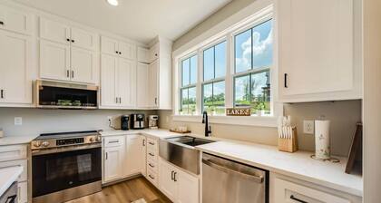 Luxury Lake Getaway - Sleeps 12 - Wax Marina - Paradise Grove - Water - Lake