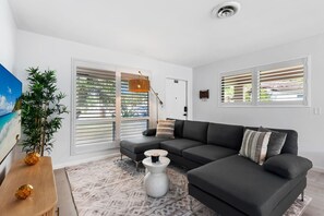 TV - Oasis Backyard with Heated Pool! | Oakland Park (Wilton Manors)