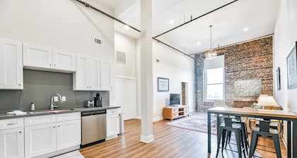 Modern Luxury in Galveston – Steps from The Strand & Trolley!