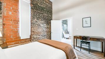 1 habitación, tabla de planchar con plancha, wifi gratis y ropa de cama