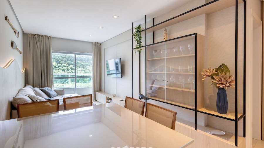 Modern 2BR Apt Close to the Beach Stl0702