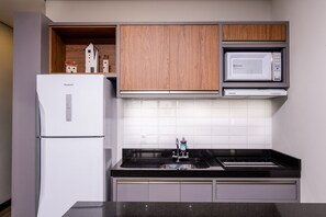 Private kitchen - Studio c/ piscina no terraço 900m da praia STI102 (Florianópolis)