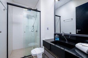 Bathroom - Studio c/ piscina no terraço 900m da praia STI102 (Florianópolis)