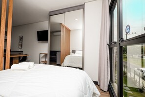 Basic Apartment - Studio c/ piscina no terraço 900m da praia STI102 (Florianópolis)