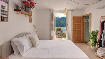 Deluxe Double Room, Balcony, Lake View | Free WiFi