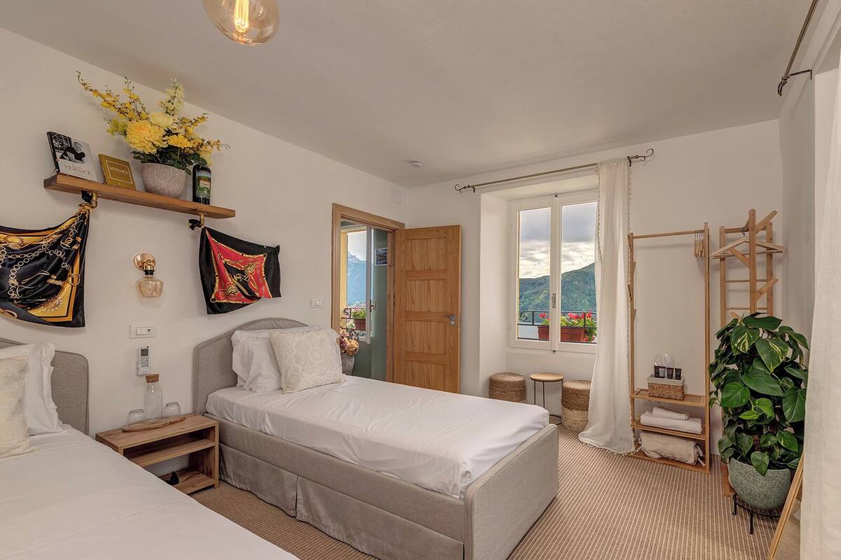 Quarto duplo conforto, vista para o lago | Wi-Fi de cortesia