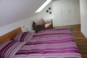 Iron/ironing board, WiFi, bed sheets