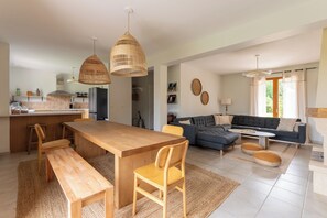 Smart TV, fireplace, table football, ping pong