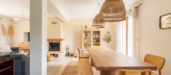 Quiet, modern family cocoon 1h30 from Paris. Sleeps 12, ideal for families