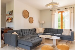 Smart TV, fireplace, table football, ping pong