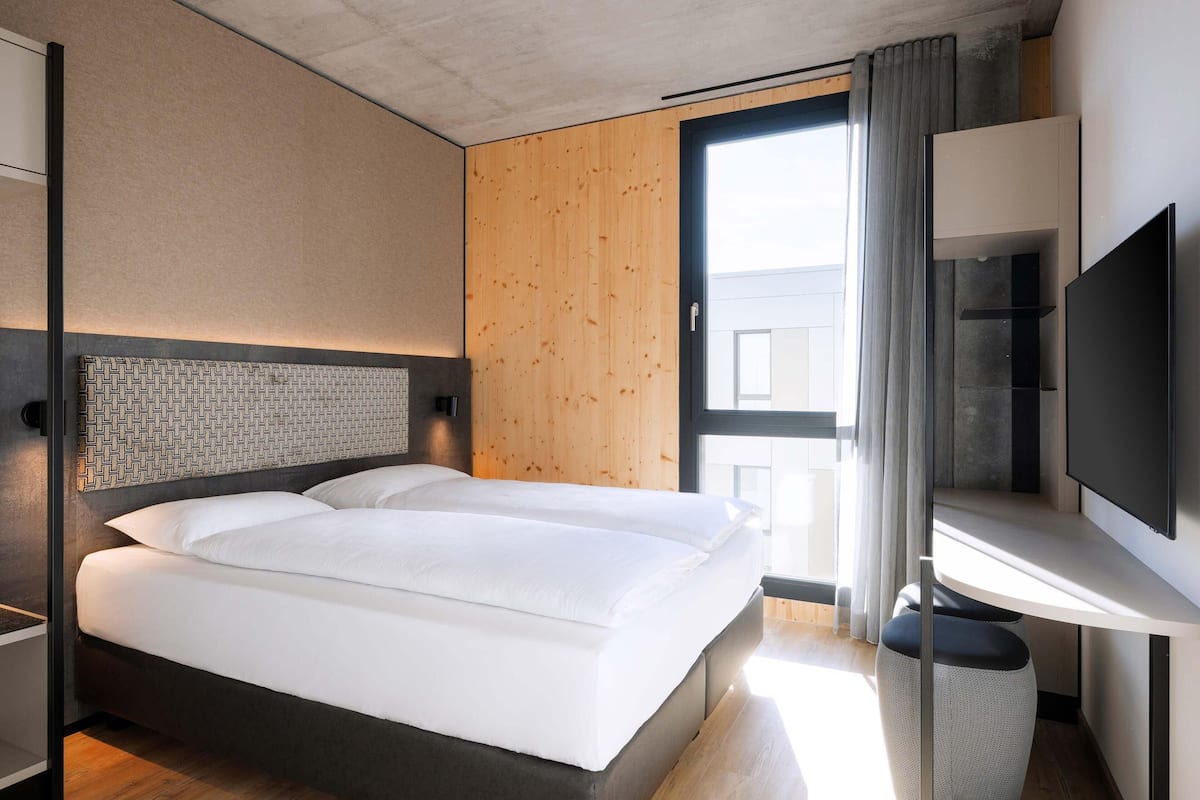 Doppelzimmer Panoramablick | Brankas, meja kerja, kedap suara, dan Wi-Fi gratis