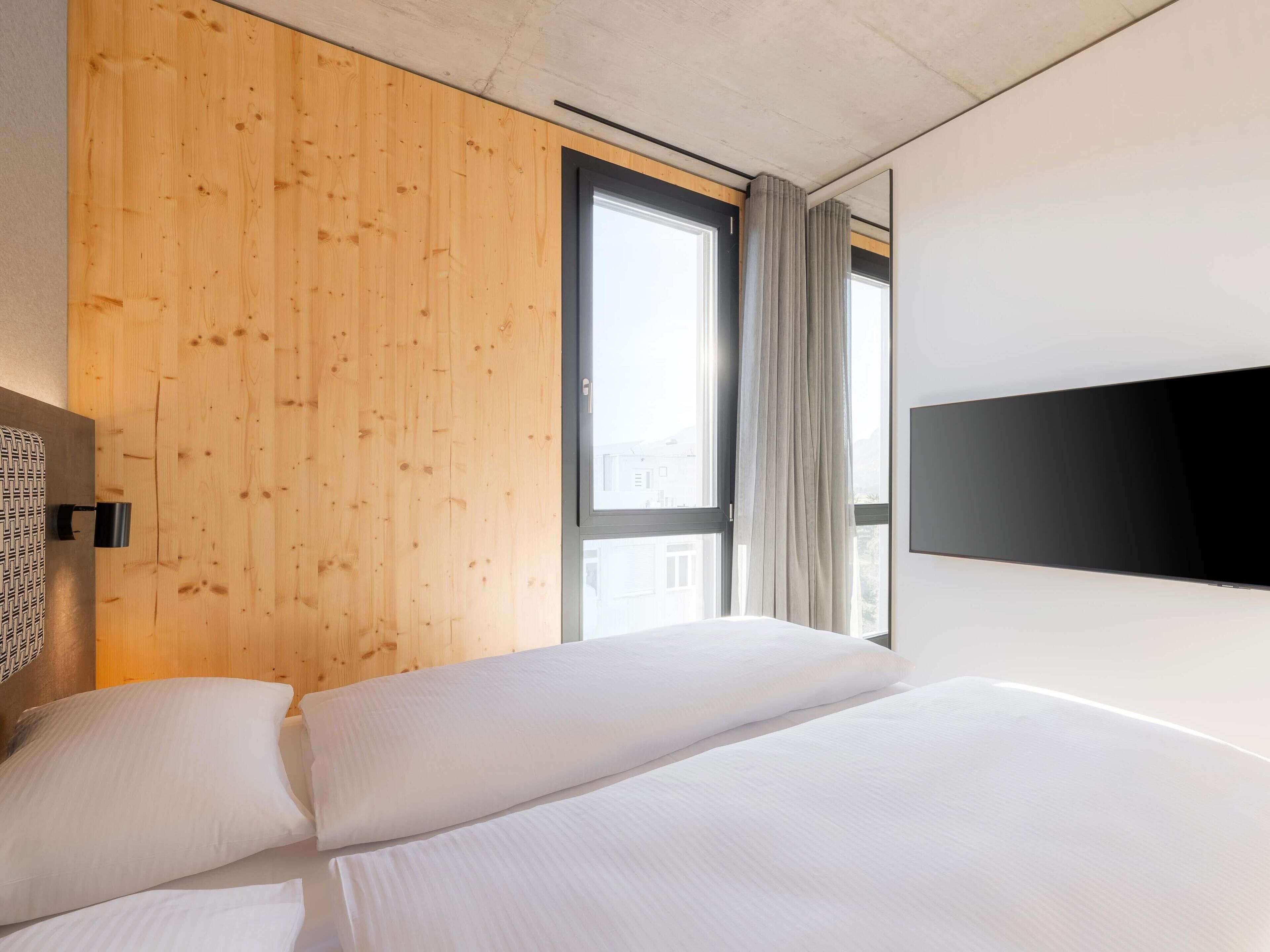 Een kluis op de kamer, een bureau, geluiddichte muren, gratis wifi