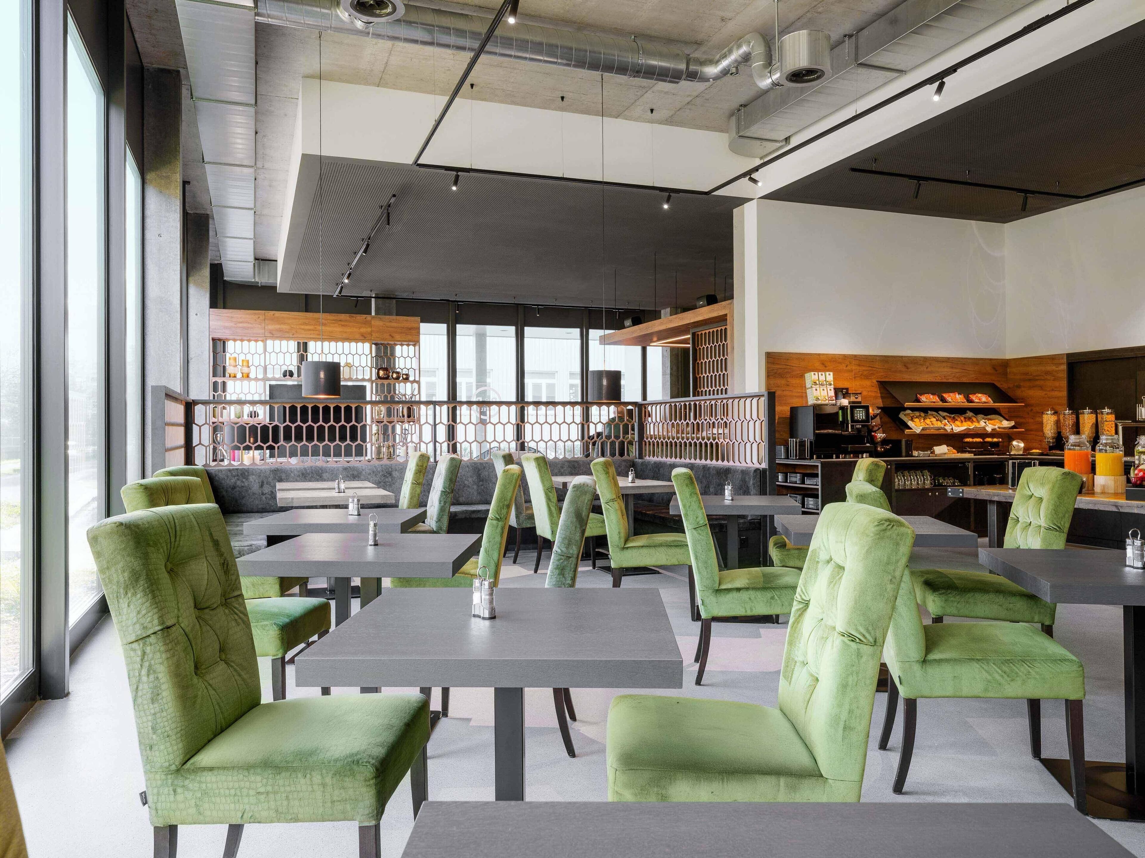 Daily buffet breakfast (CHF 18 per person)