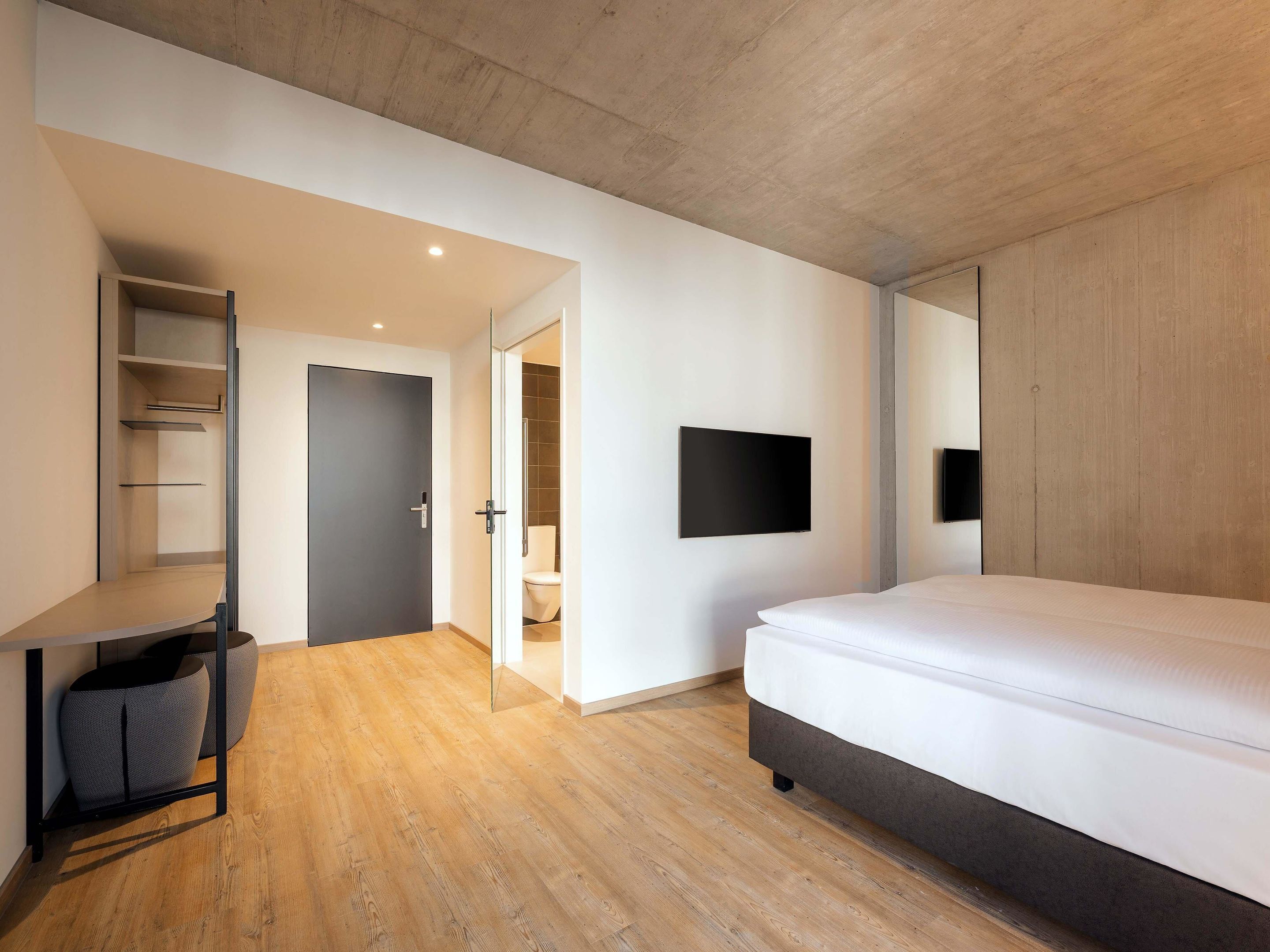 Doppelzimmer limited mobility | In-room safe, desk, soundproofing, free WiFi