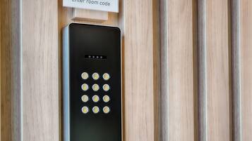 Dusche, Haartrockner, HandtĂŒcher, Seife