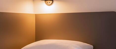 Caja fuerte, escritorio, sistema de insonorización y wifi gratis