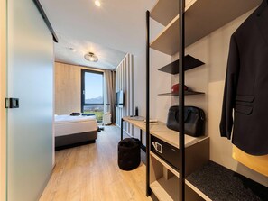 書桌、免費無線上網