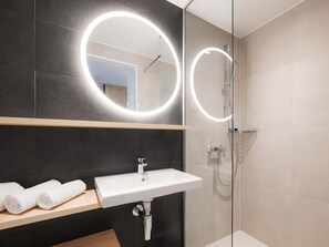 淋浴設備、風筒、提供毛巾、番梘