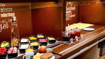 Se ofrece un desayuno bufé (18 CHF por persona)