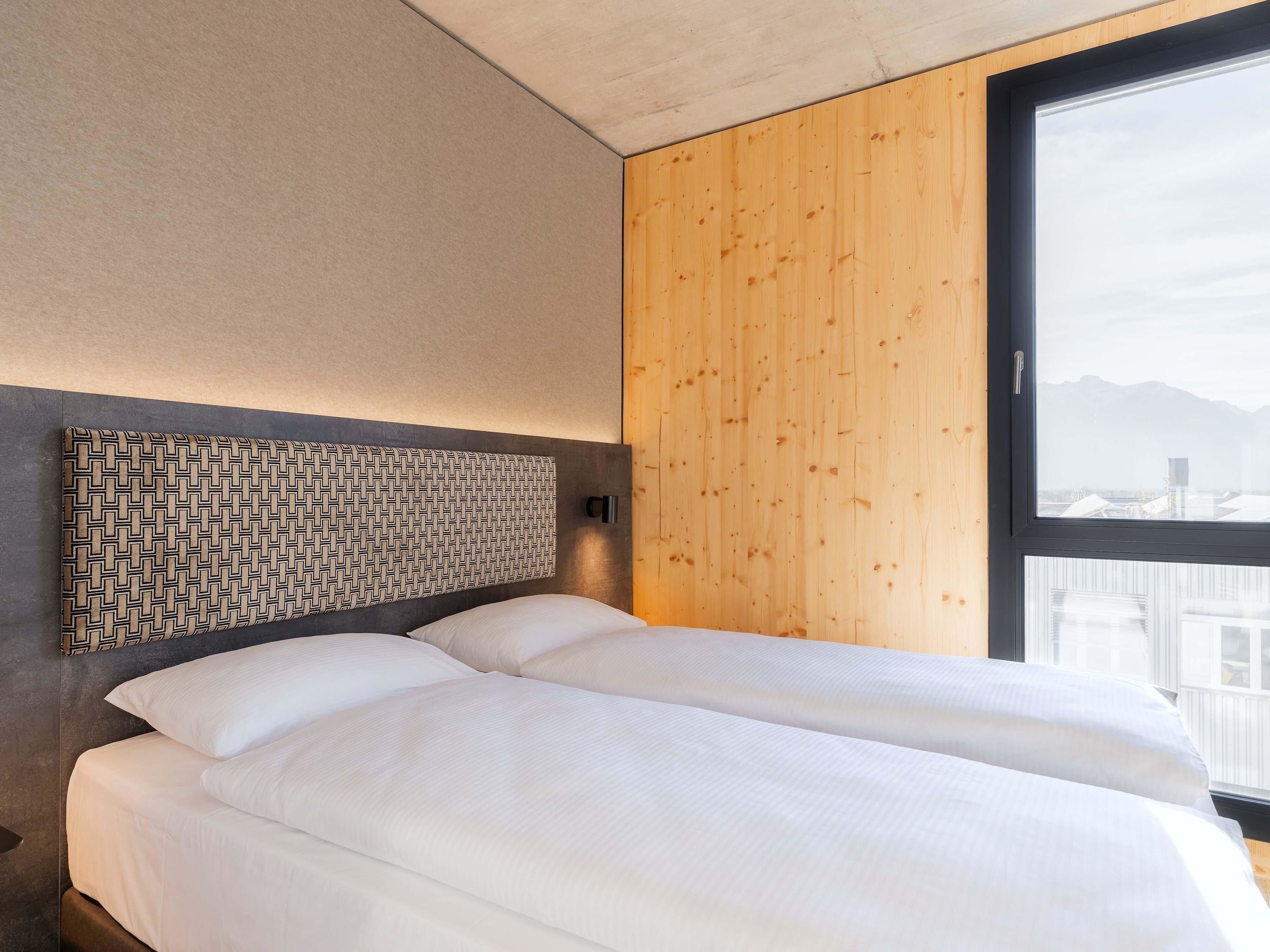 Doppelzimmer Panoramablick | Una cassaforte in camera, una scrivania, insonorizzazione