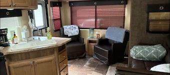 Cozy 1-bedroom camper close to Clemson and Lake Jocassee