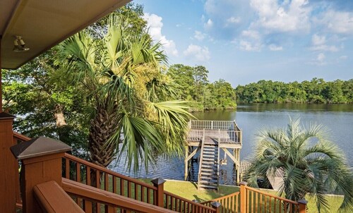 River house Biloxi sleeps 12 huge outdoor entertainment area with life size game