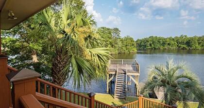 River house Biloxi sleeps 12 huge outdoor entertainment area with life size game