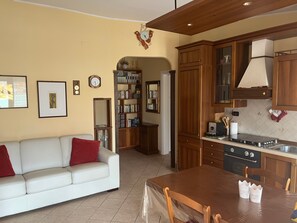 Interior - Apartment 'Teresa Al Mare' with Balcony, Wi-Fi and Air Conditioning (Montesilvano)