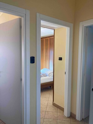 2 bedrooms, iron/ironing board, WiFi, bed sheets - Apartment 'Teresa Al Mare' with Balcony, Wi-Fi and Air Conditioning (Montesilvano)