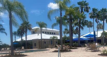 Attention SnowBirds!- Charming 3-bedroom villa with multiple pools in North Port