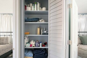 4 bedrooms, iron/ironing board, travel crib, free WiFi