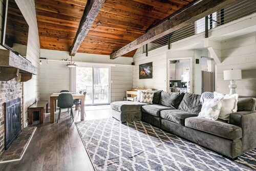 Blue Lagoon Lakehouse • Deck • Dock • Grill