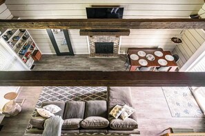 Smart TV, fireplace, books, stereo