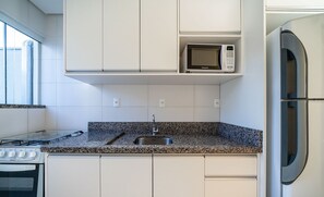 Basic Apartment | Private kitchen - 2BR Apt w/ BBQ 600m From the Beach Rvl1183 (Bombinhas)