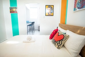 3 bedrooms, iron/ironing board, WiFi, bed sheets - Modern Retreat By The Beach (San Juan)
