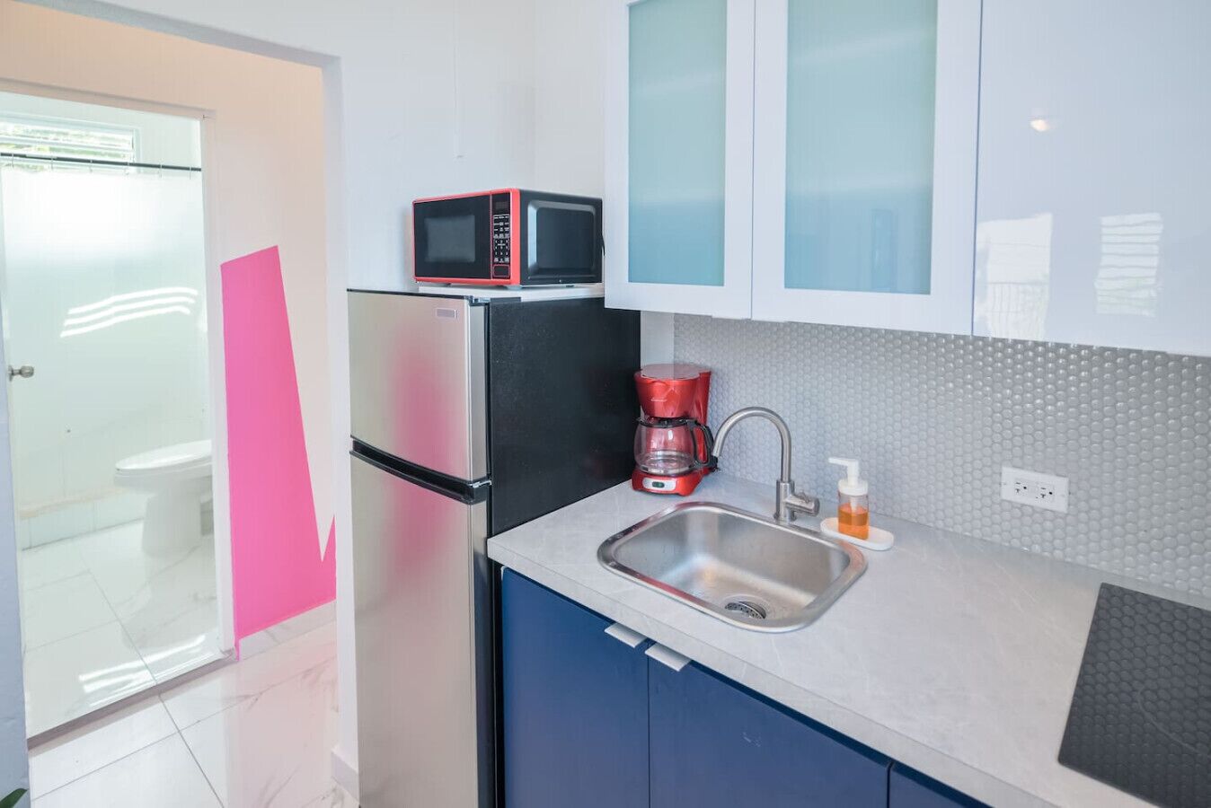 Herdplatte, Kochgeschirr/Geschirr/Besteck, Esstisch