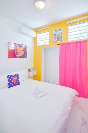 3 habitaciones, tabla de planchar con plancha, wifi y ropa de cama