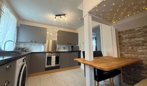 Micro-ondes, four, plaque de cuisson