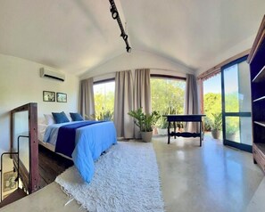 Villa superior, 1 cama matrimonial y sofá cama, aire acondicionado, vista al jardín | Vista desde la habitación