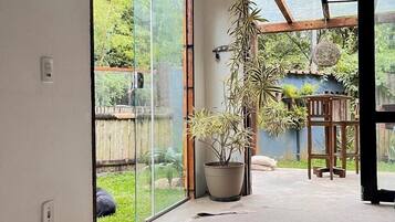 Superior Villa, 1 Double Bed with Sofa bed, Pets Allowed, Garden View | Living area