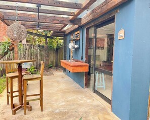 Villa Supérieure, 1 lit double et 1 canapé-lit, animaux de compagnie acceptés, vue jardin | Cuisine privée