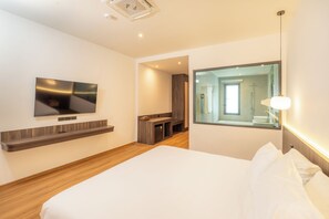 Coffres-forts dans les chambres, bureau, fer et planche à repasser