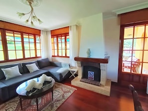 Living area - CASONA LA ZAMPUCA (Gijón)