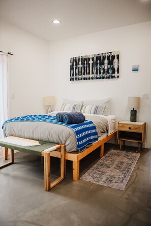 4 soverom, strykejern/-brett, wi-fi (inkludert) og sengetøy