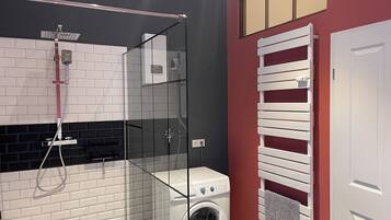 Dusche, Handtücher, Seife, Toilettenpapier
