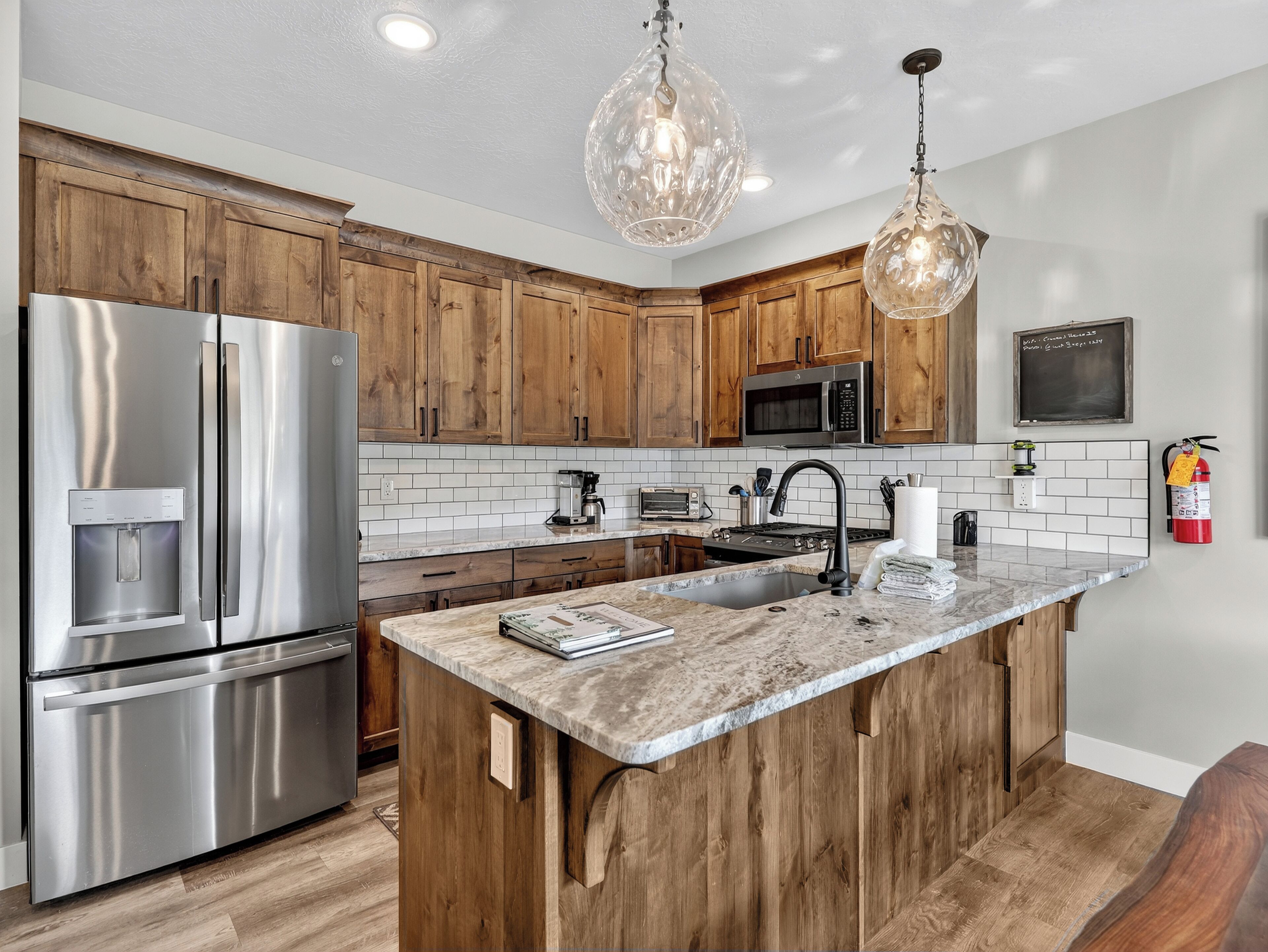 ثلاجة، ميكروويف، فرن، موقد طهي مسطح